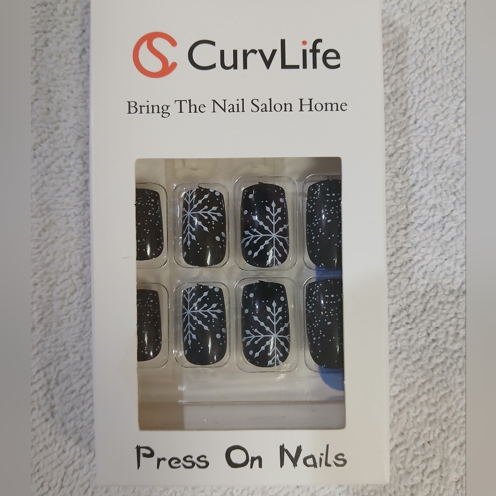 Snowflake Design Black Press-On Nails